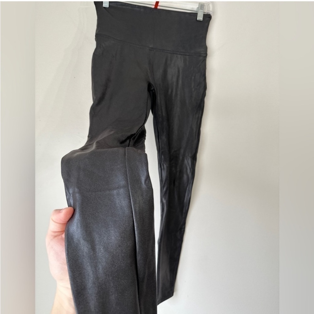 Spanx Faux Leather Black Leggings Size Medium - Picture 12 of 13